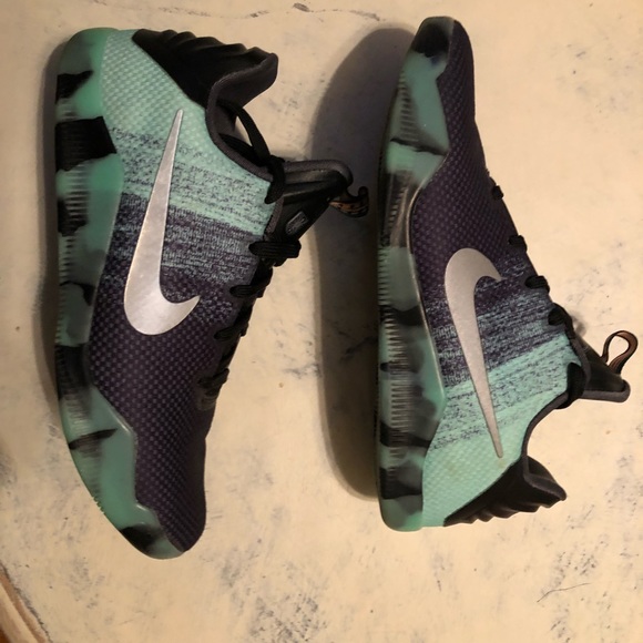 kobe 11 elite low as green glow